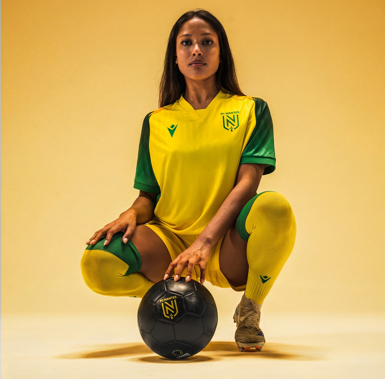 Le jaune sublimé, élégance et sobriété pour les Canaris : Nantes dévoile son maillot 2026-2027