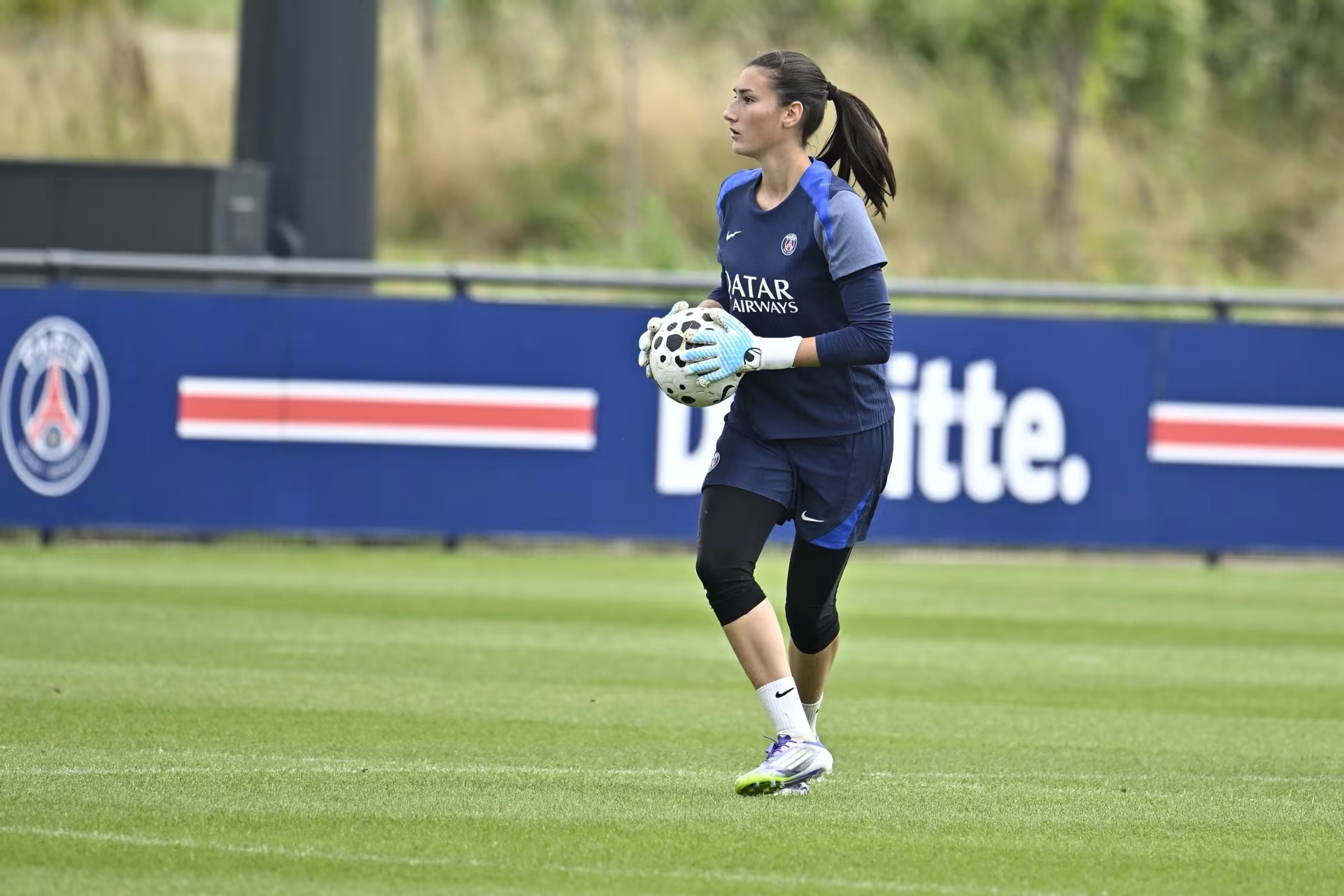 Alyssa Fernandes prolonge au PSG et rejoint Toulouse en prêt