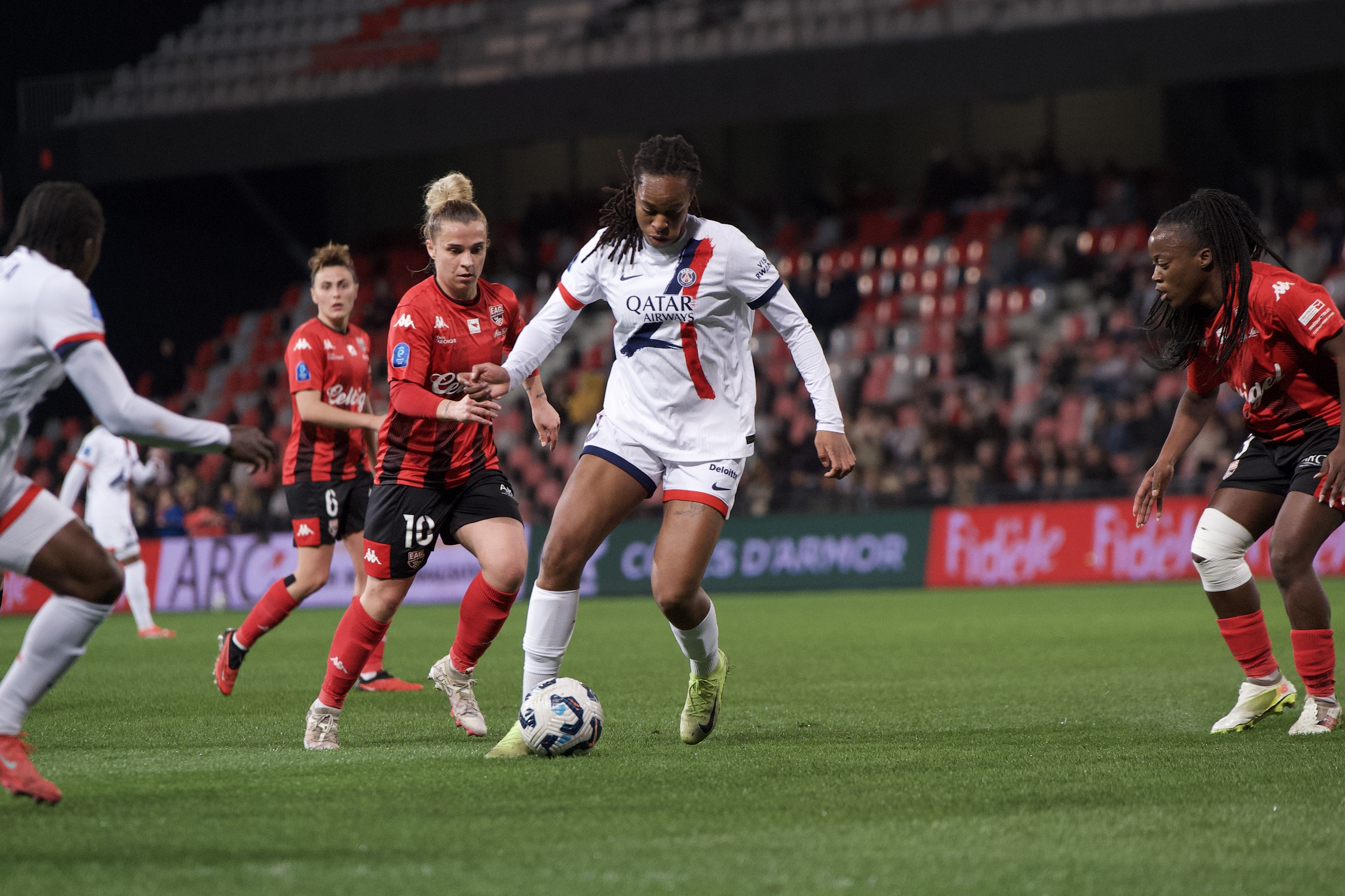 Arkema D1 : Paris s’impose avec brio sur la pelouse de Guingamp