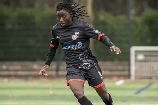 Sama Koudjoukalo s'engage avec le Stade Rennais (F)