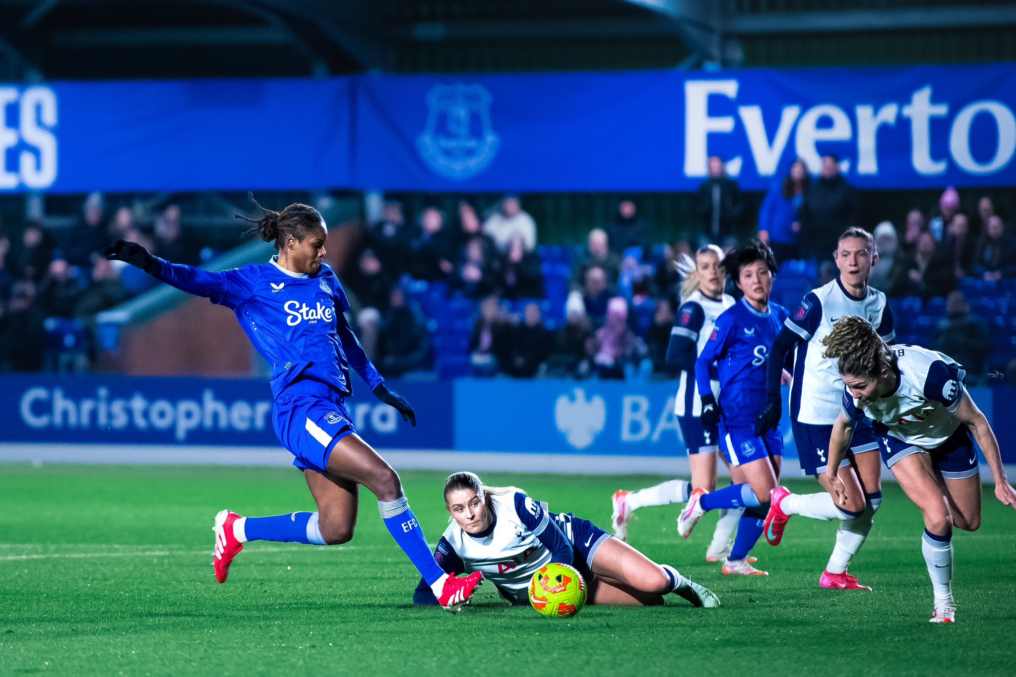 La Française Kelly Gago marque son premier but avec Everton en FA Cup