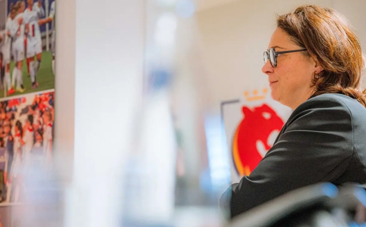 Marina Ferrari à OL Lyonnes pour soutenir le football féminin