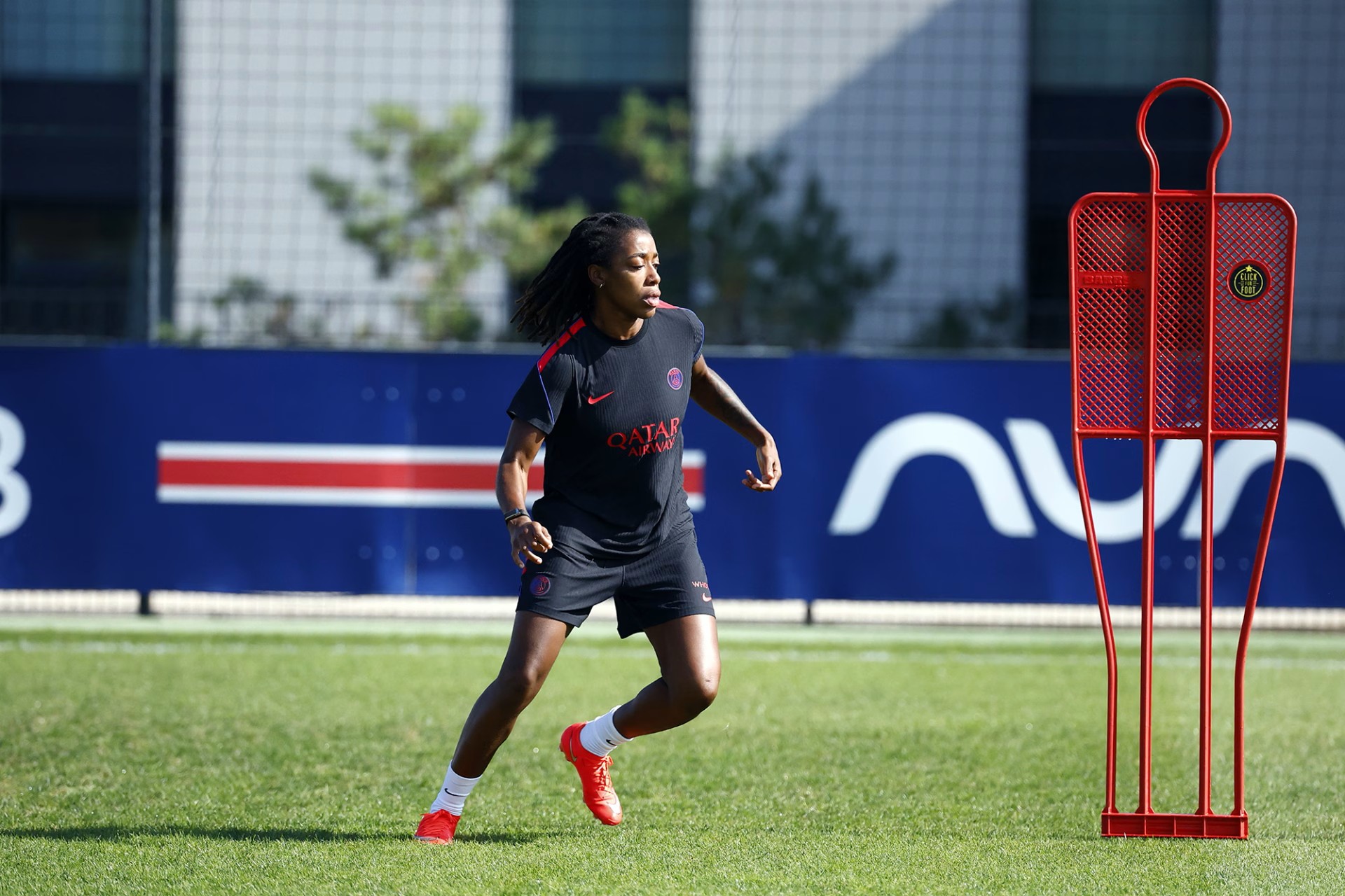 Jennifer Echegini convoitée, le PSG résiste
