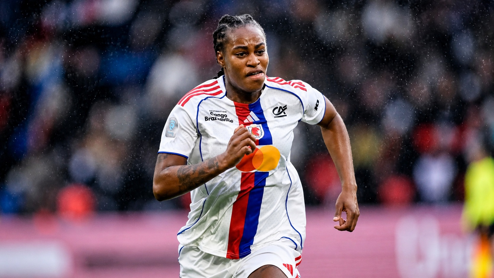 Katoto (OL Lyonnes) : blessée, battue, déclassée, la saison cauchemar qu'elle n'avait pas prévu