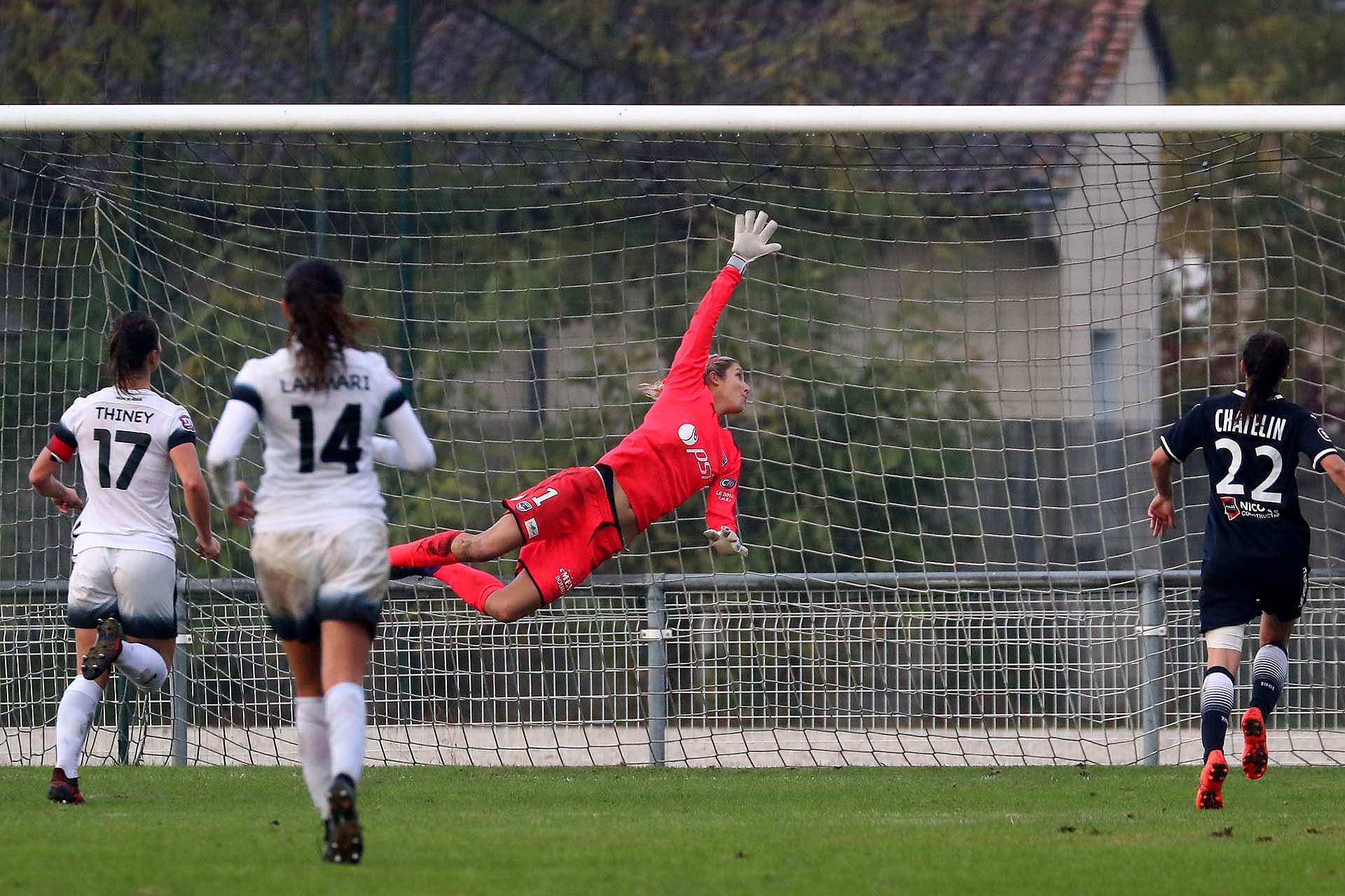 Le Paris FC Au Bout Du Suspense, L'OL Assure à L'extérieur