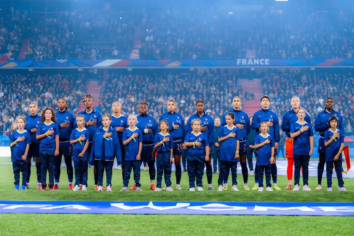 Ligue des Nations :  un geste fort des Bleues pour Octobre Rose