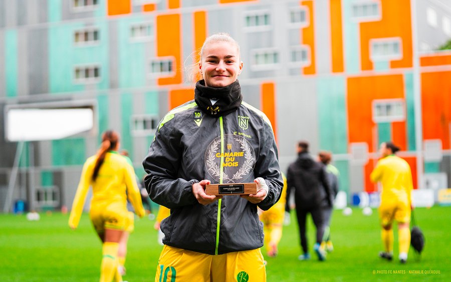 FC Nantes: Camille Robillard a reçu son trophée