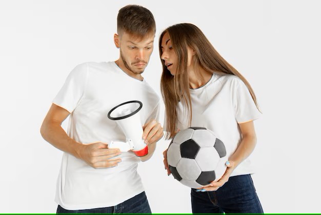 Football féminin et masculin : des styles de jeu distincts qui influencent les paris sportifs